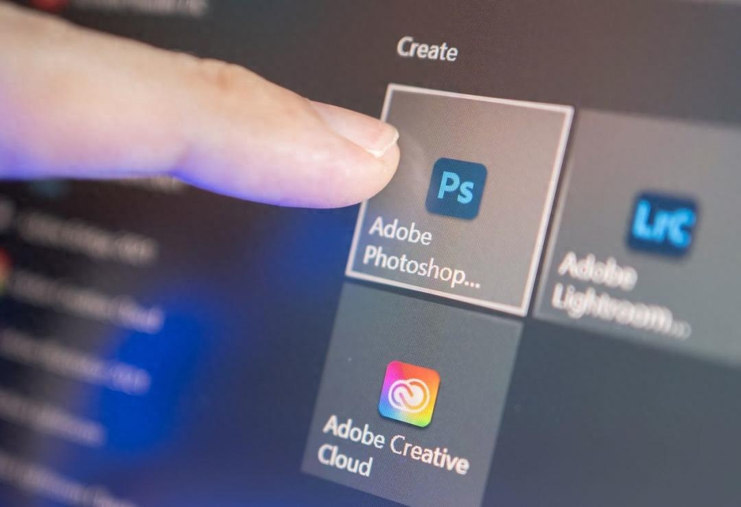 Adobe Photoshop将推出全新AI生成式填色功能！一键创造花海